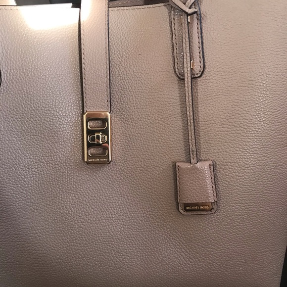 Michael kors handbag - Picture 2 of 8